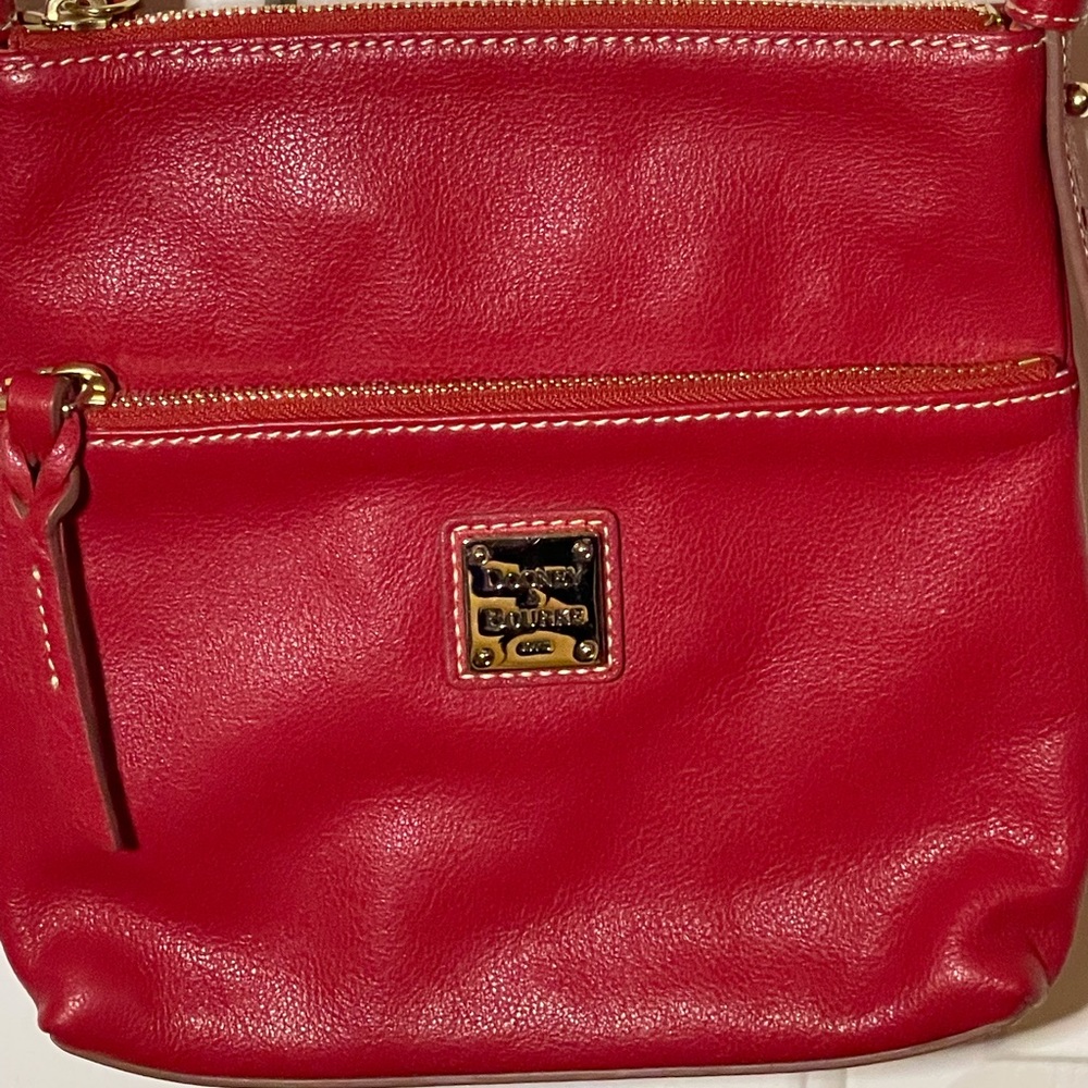 Dooney & Bourke Beautiful Crossbody !!!